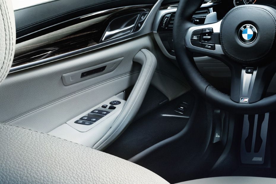 BMW 5 Series Sedan Drivers Side In Side Door Controls BMW 5 Series Sedan Drivers Side In Side Door Controls