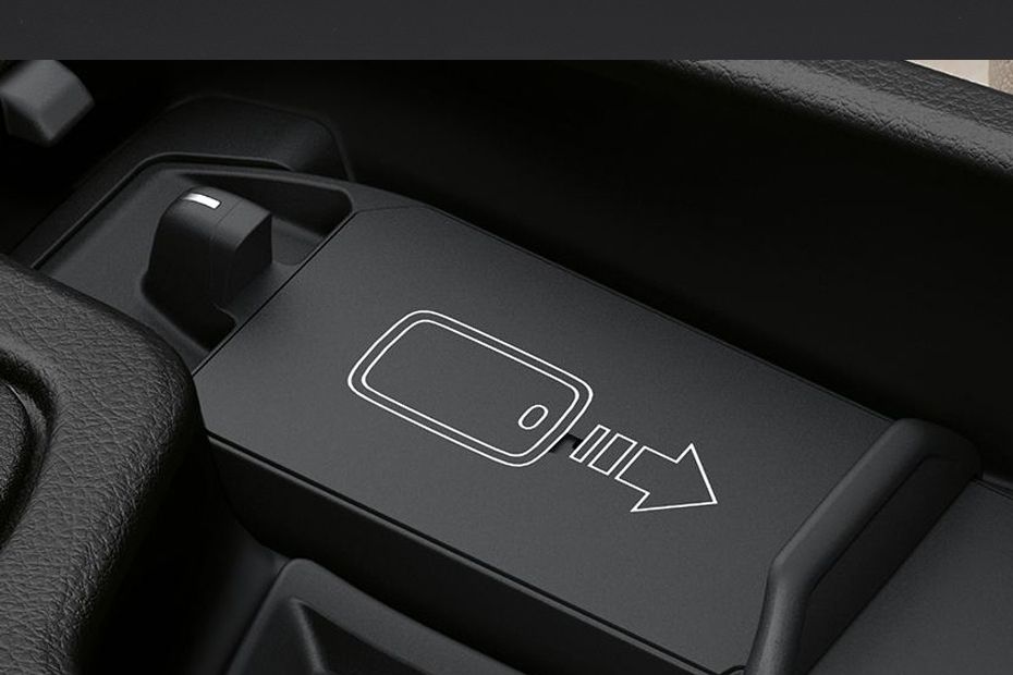 Power outlet BMW M4 Coupe Power outlet BMW M4 Coupe
