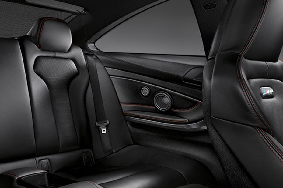 Kursi belakang BMW M4 Coupe Kursi belakang BMW M4 Coupe