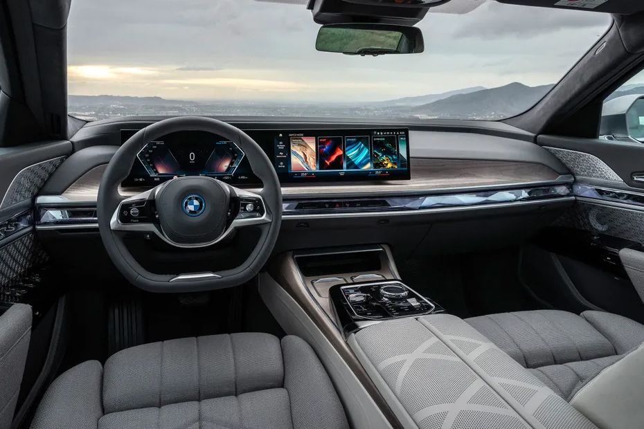 BMW i7 Dashboard View