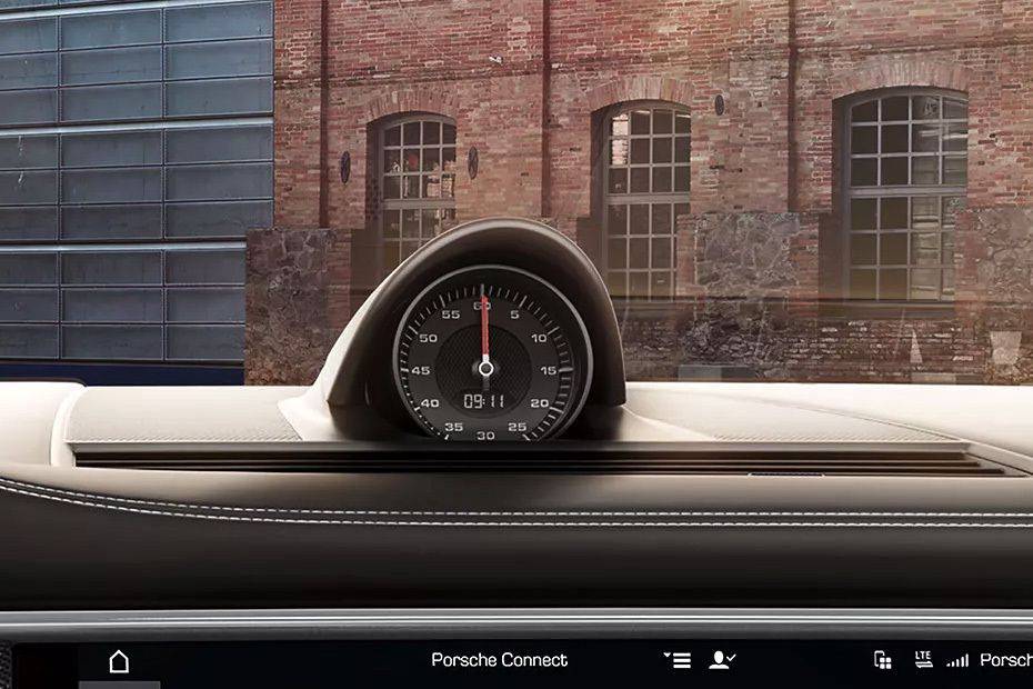 clock in Porsche Panamera clock in Porsche Panamera