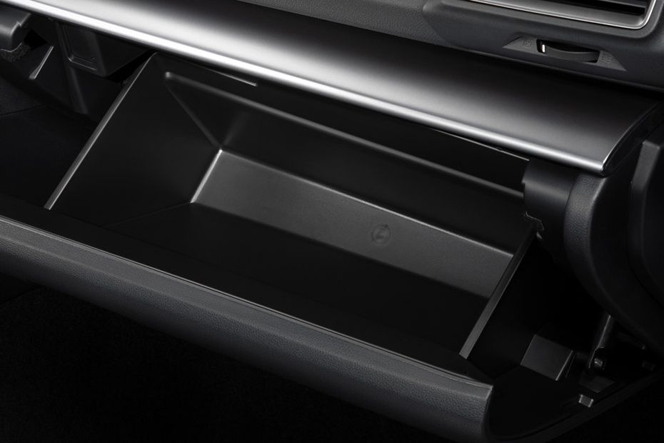 Glove box terbuka Subaru XV Glove box terbuka Subaru XV