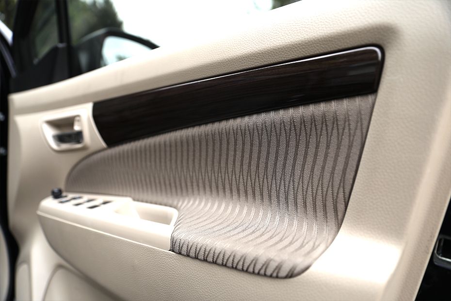 Pengendali di pintu sisi pengemudi Ertiga Dreza Pengendali di pintu sisi pengemudi Ertiga Dreza