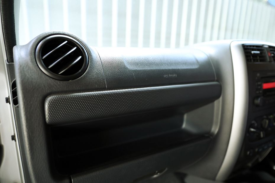 Ventilasi AC depan samping Jimny (2017-2018) Ventilasi AC depan samping Jimny (2017-2018)
