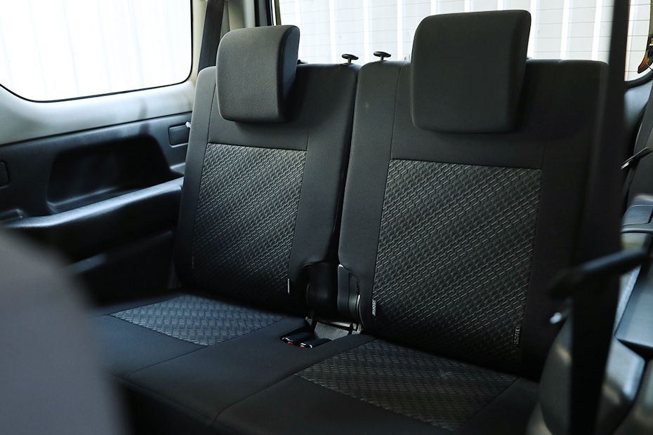 Kursi belakang Suzuki Jimny (2017-2018) Kursi belakang Suzuki Jimny (2017-2018)