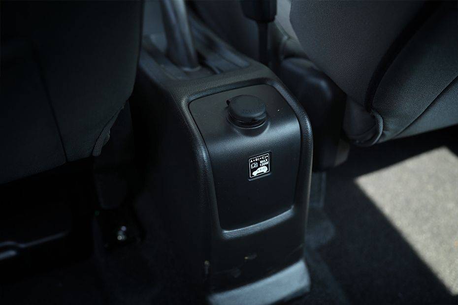 Power outlet Suzuki Ertiga Smart Hybrid Power outlet Suzuki Ertiga Smart Hybrid