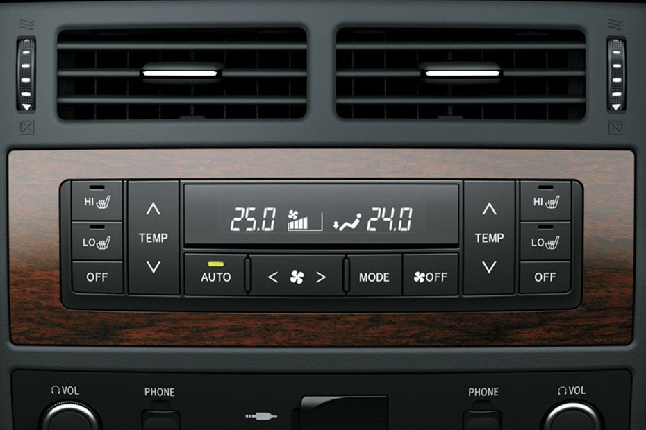 Front AC Controls of Toyota Land Cruiser Front AC Controls of Toyota Land Cruiser
