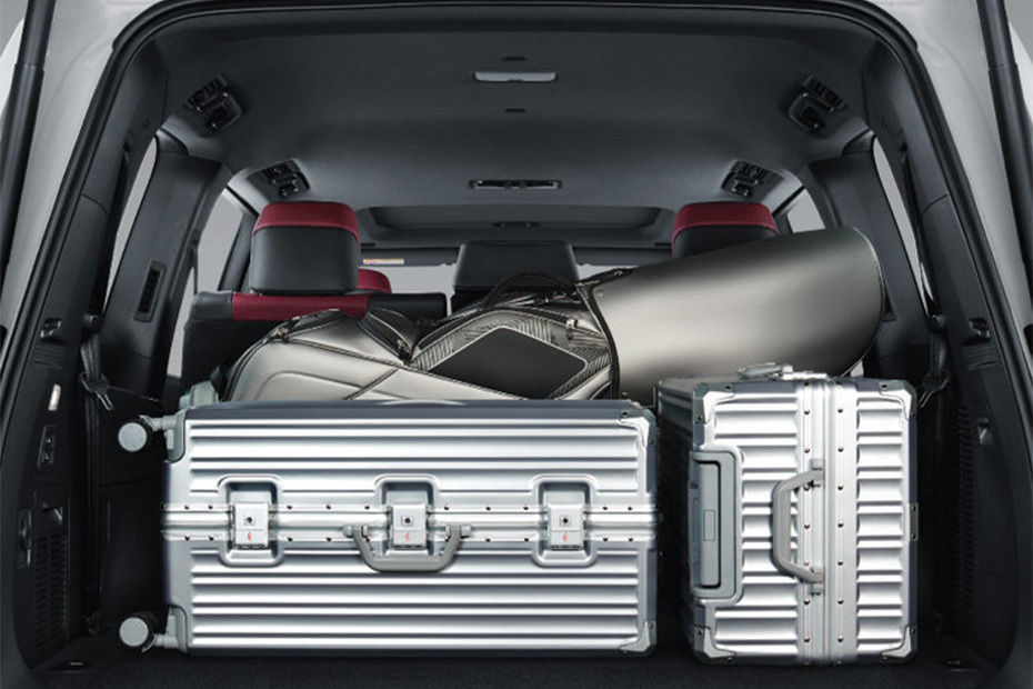 Tampak bagasi Land Cruiser Hybrid EV Tampak bagasi Land Cruiser Hybrid EV