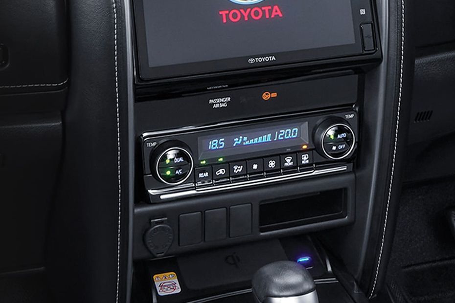 Front AC Controls of Toyota Fortuner Front AC Controls of Toyota Fortuner