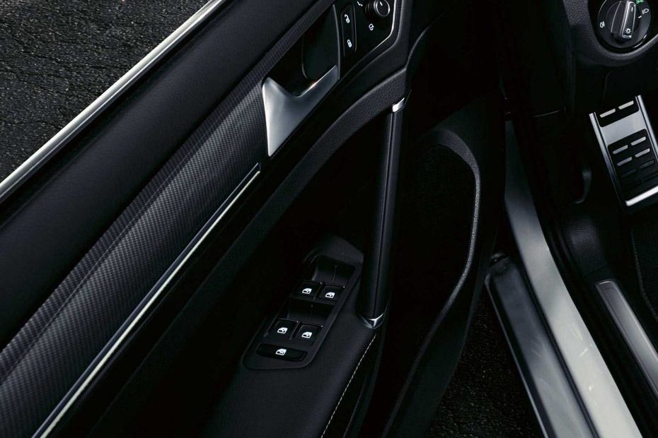 Pengendali di pintu sisi pengemudi Golf 2018