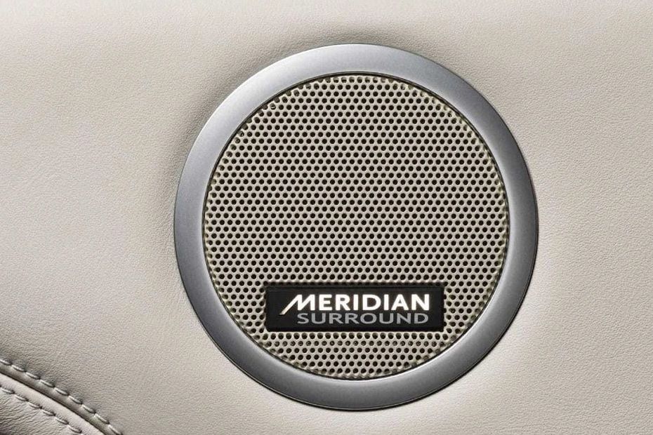 Speakers View of Land Rover Discovery Speakers View of Land Rover Discovery