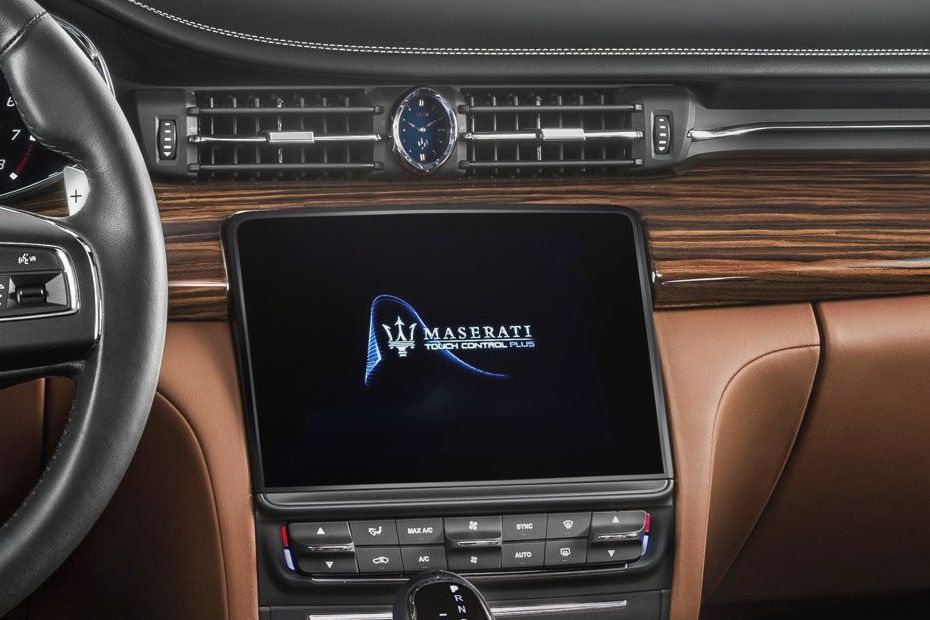 Maserati Quattroporte layar sentuh
