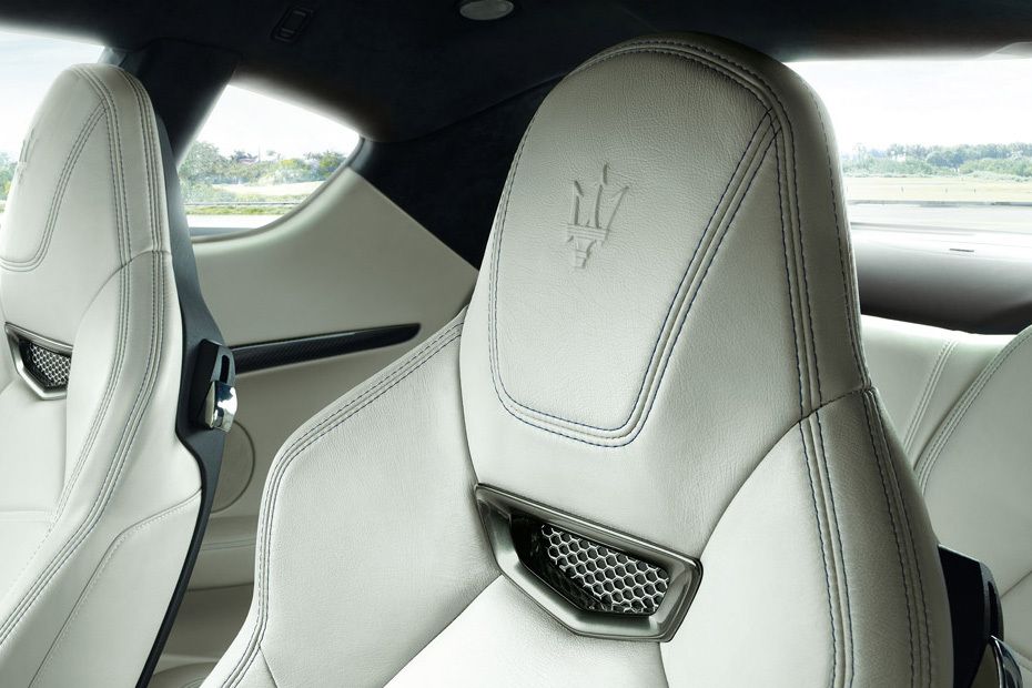 Maserati GranTurismo Head rese kursi depan
