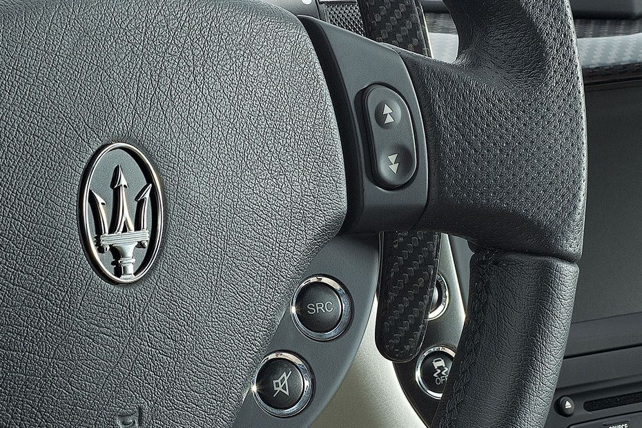 Maserati GranTurismo Setir multi fungsi
