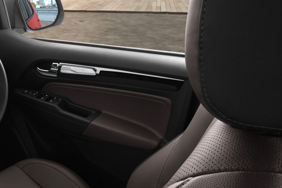 Pengendali di pintu sisi pengemudi Trailblazer 2017-2018