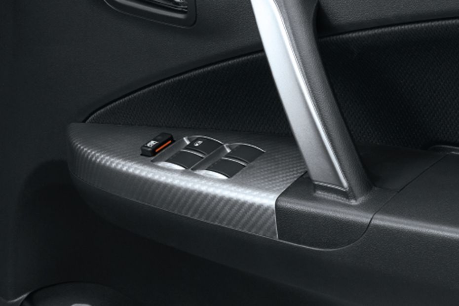 Pengendali di pintu sisi pengemudi Sirion (2012-2017) Pengendali di pintu sisi pengemudi Sirion (2012-2017)