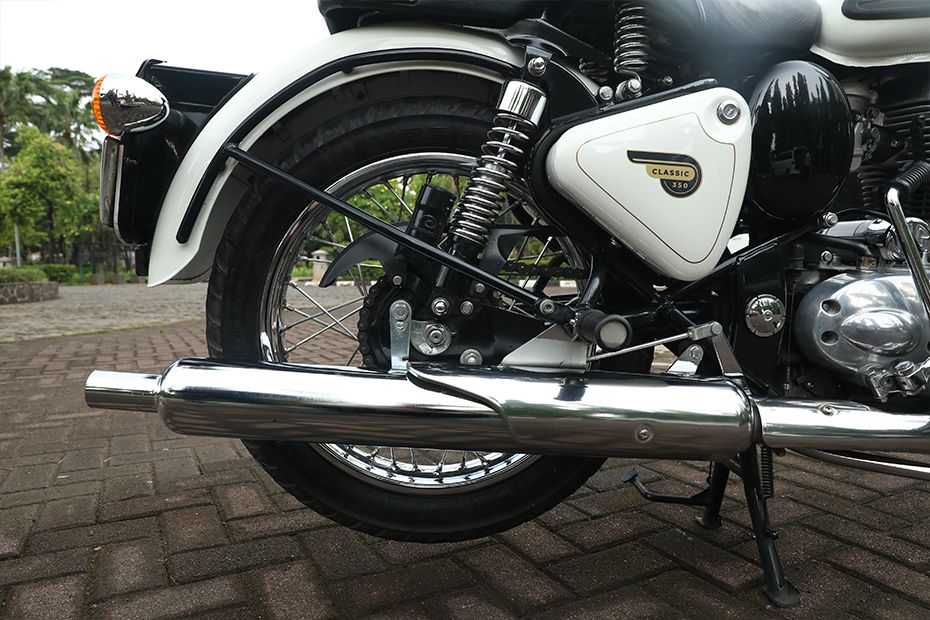 Royal Enfield Classic 350 Exhaust View Royal Enfield Classic 350 Exhaust View