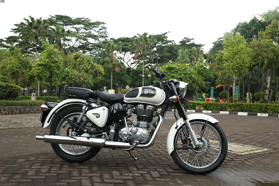 Royal Enfield Classic 350 Right Side Viewfull Image Royal Enfield Classic 350 Right Side Viewfull Image