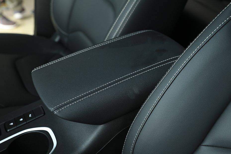 Arm rest belakang Wuling Almaz Arm rest belakang Wuling Almaz