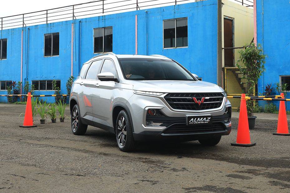 Tampak Depan Bawah Wuling Almaz Tampak Depan Bawah Wuling Almaz