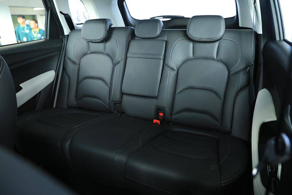 Kursi belakang Wuling Almaz Kursi belakang Wuling Almaz