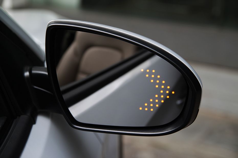 Hyundai Tucson (2016-2019) Drivers Side Mirror Rear Angle Hyundai Tucson (2016-2019) Drivers Side Mirror Rear Angle