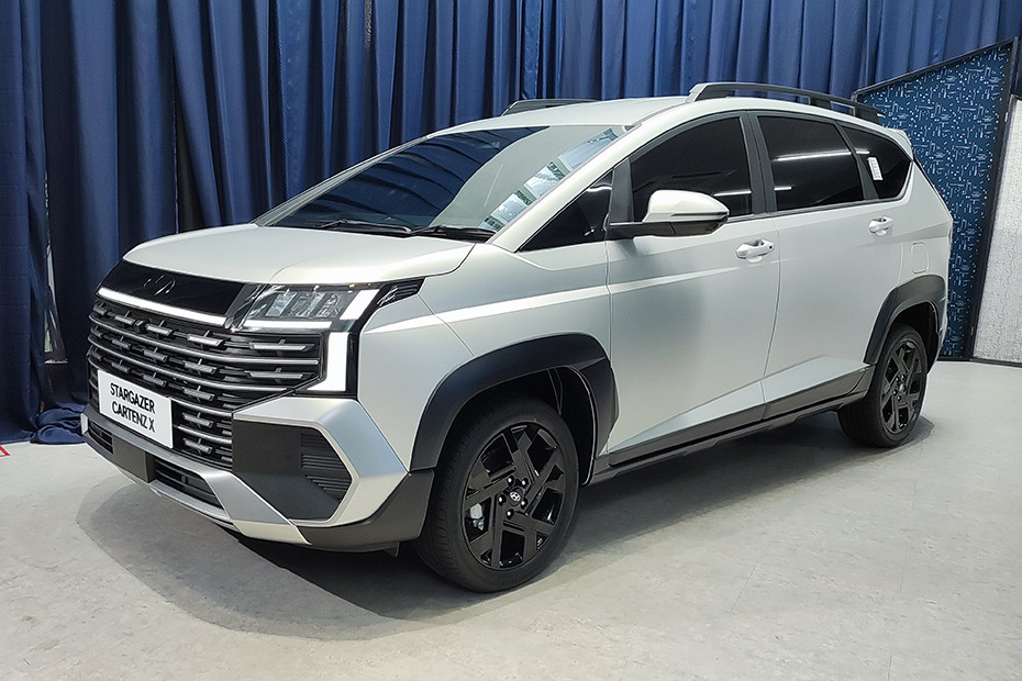 Hyundai Stargazer Cartenz Front Side View Hyundai Stargazer Cartenz Front Side View