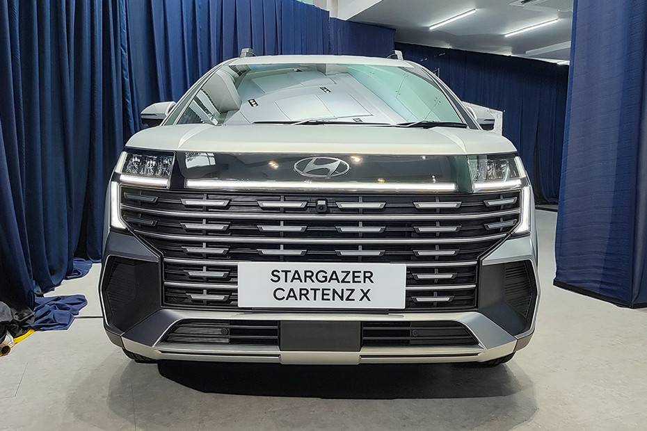 Hyundai Stargazer Cartenz Full Front View Hyundai Stargazer Cartenz Full Front View