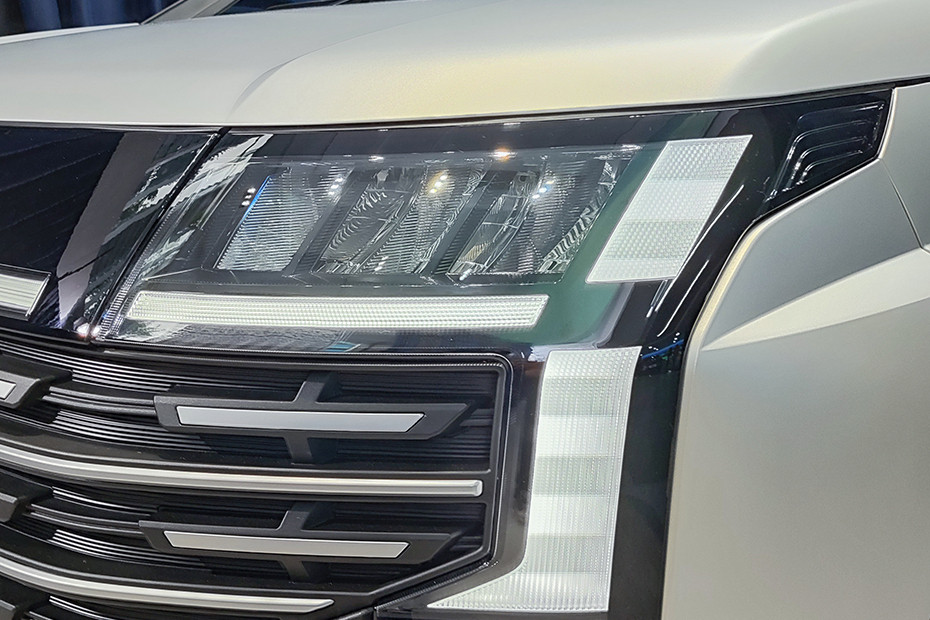 Hyundai Stargazer Cartenz Headlight Hyundai Stargazer Cartenz Headlight