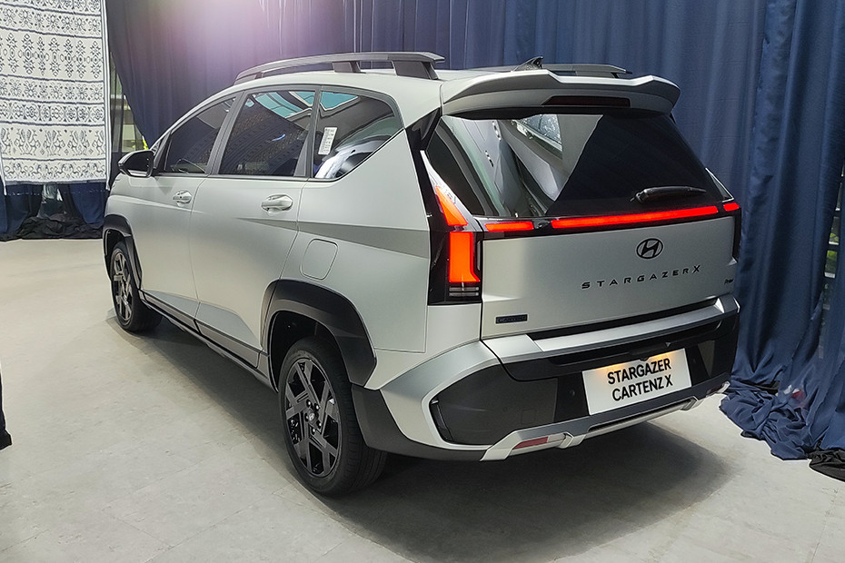 Hyundai Stargazer Cartenz Rear Cross Side View Hyundai Stargazer Cartenz Rear Cross Side View