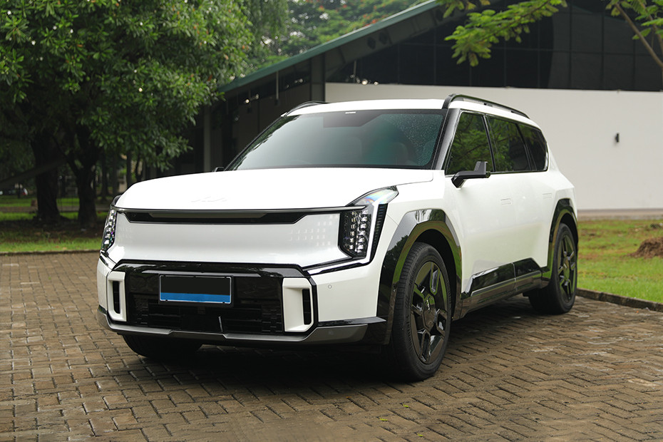 Kia EV9 Front Side View