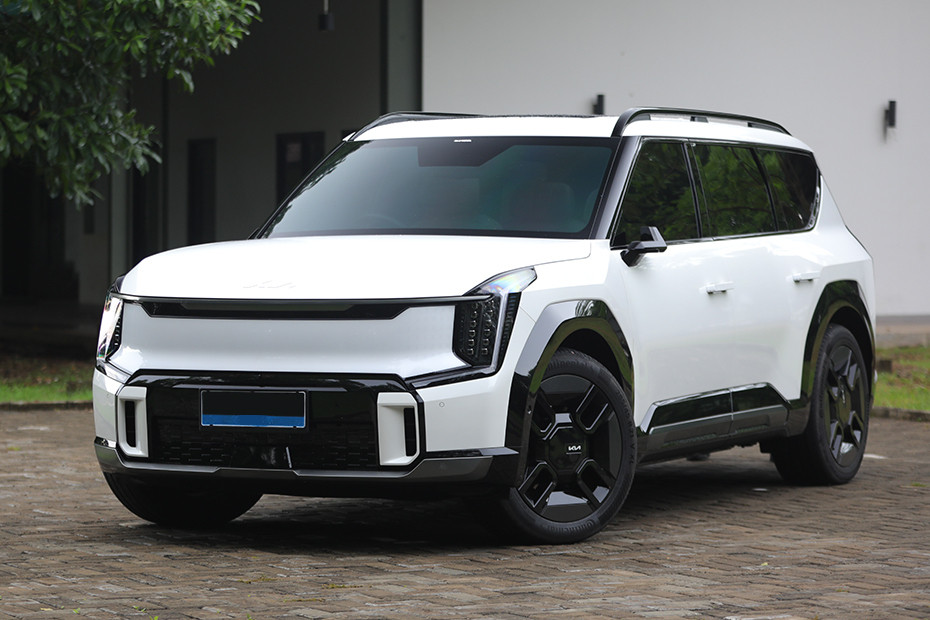 Kia EV9 Front Side View Kia EV9 Front Side View