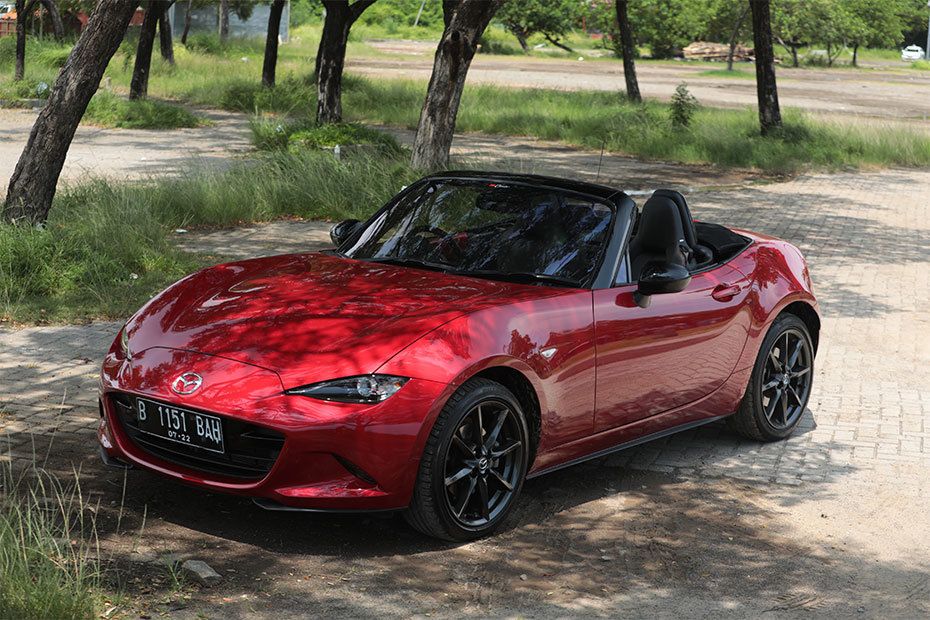 Tampak Depan Bawah Mazda MX 5 RF Tampak Depan Bawah Mazda MX 5 RF