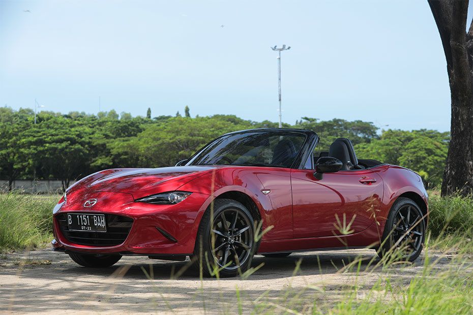 Mazda MX 5 RF Side Medium View Mazda MX 5 RF Side Medium View
