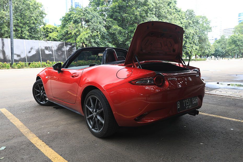 Tampak bagasi MX 5 RF Tampak bagasi MX 5 RF