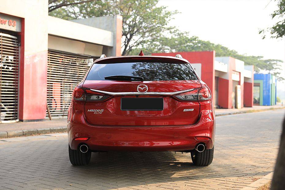 Tampak belakang 6 Sedan Tampak belakang 6 Sedan