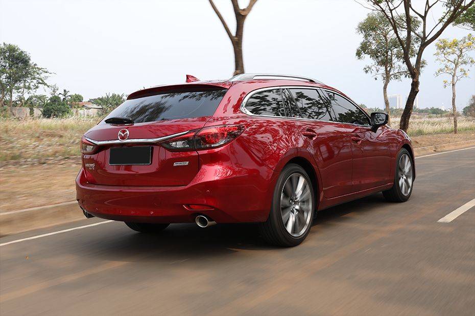 Tampak belakang 6 Sedan Tampak belakang 6 Sedan