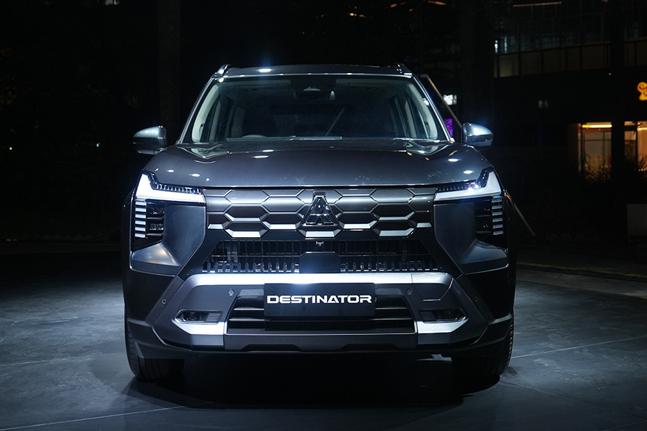 Mitsubishi Destinator Tampak Depan Mitsubishi Destinator Tampak Depan