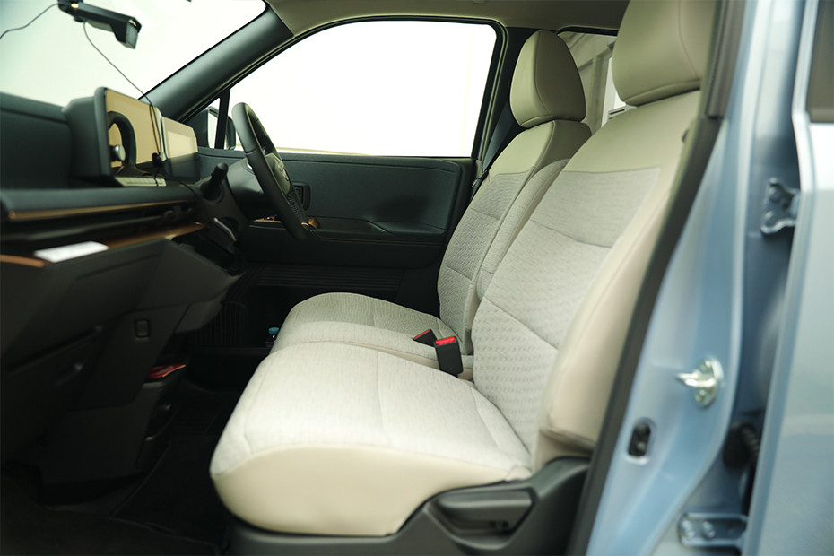 Kursi penumpang Sakura