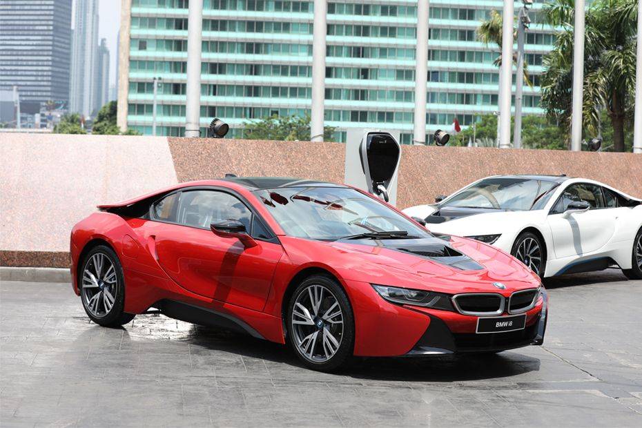 BMW i8 Road Front