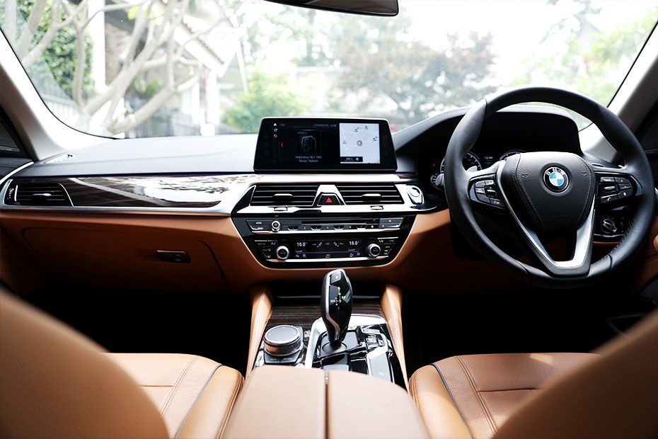 Dashboard View of 5 Series Sedan Dashboard View of 5 Series Sedan