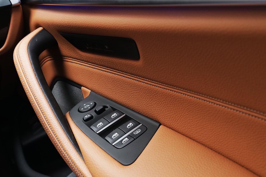 BMW 5 Series Sedan Drivers Side In Side Door Controls BMW 5 Series Sedan Drivers Side In Side Door Controls
