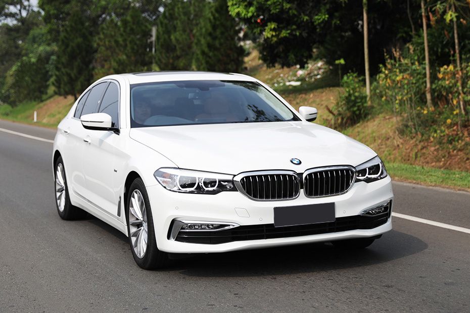 BMW 5 Series Sedan Front Medium View BMW 5 Series Sedan Front Medium View