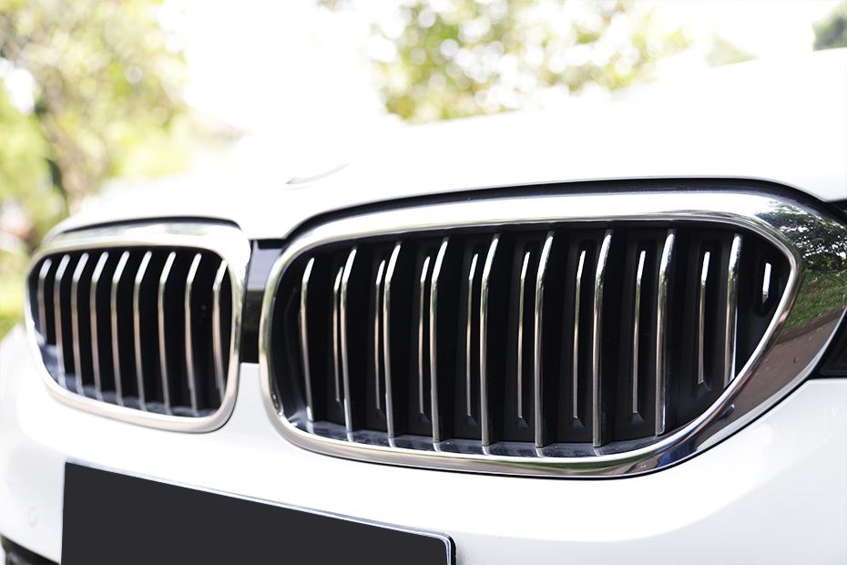 5 Series Sedan Grille View 5 Series Sedan Grille View