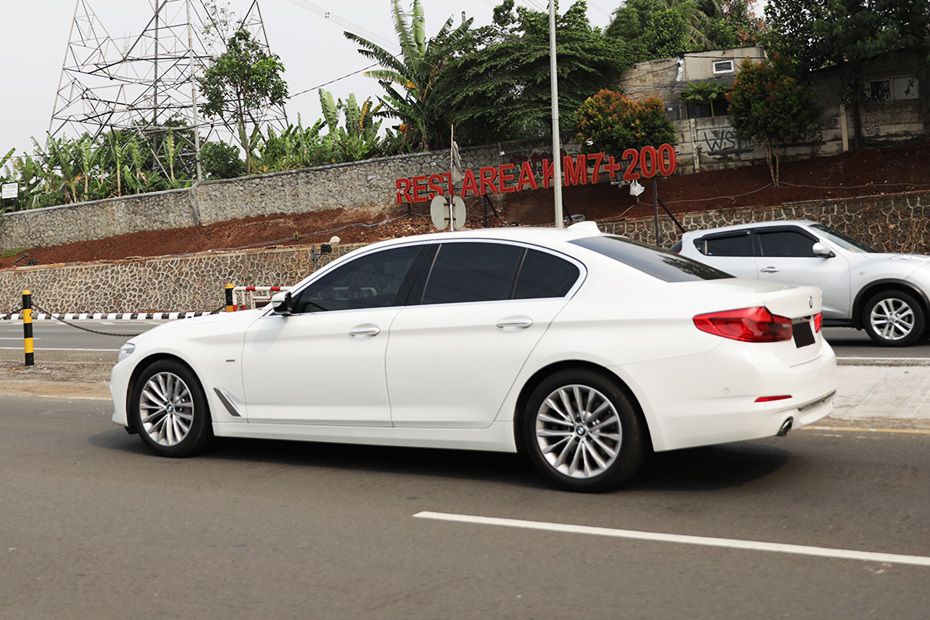Rear Cross Side View of BMW 5 Series Sedan Rear Cross Side View of BMW 5 Series Sedan