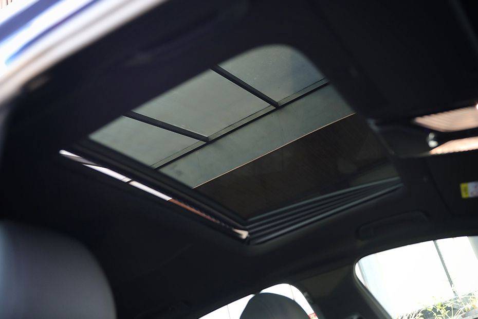 BMW 5 Series Sedan (2018-2023) Sunroof