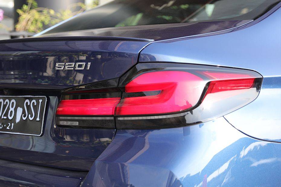 BMW 5 Series Sedan (2018-2023) lampu belakang