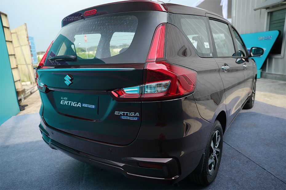 Suzuki Ertiga Smart Hybrid Tampak belakang