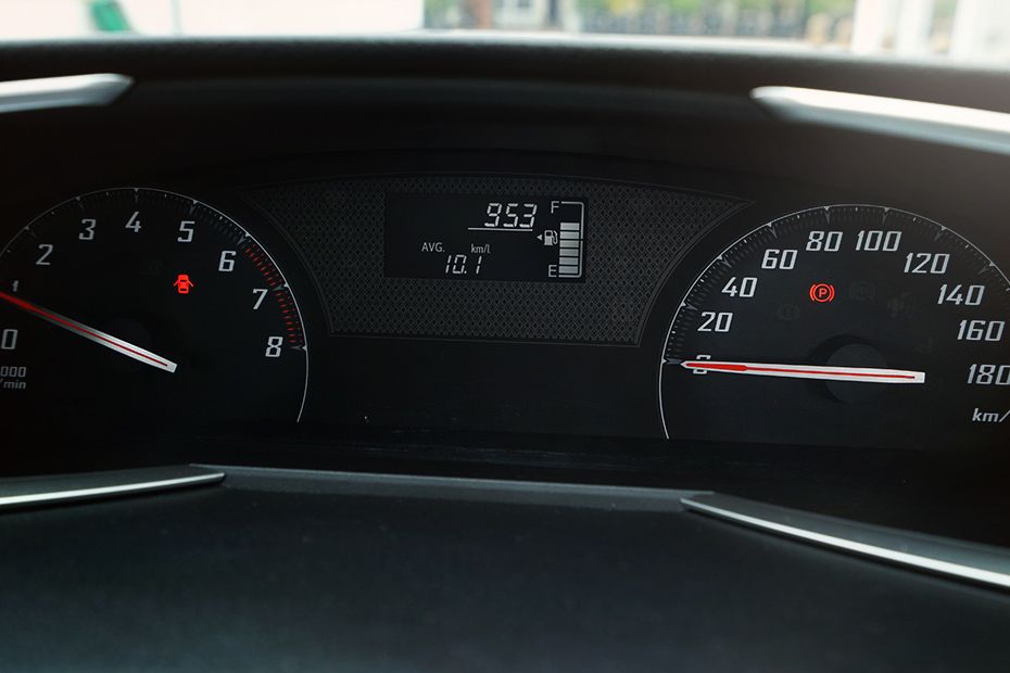 Toyota Sienta Tachometer