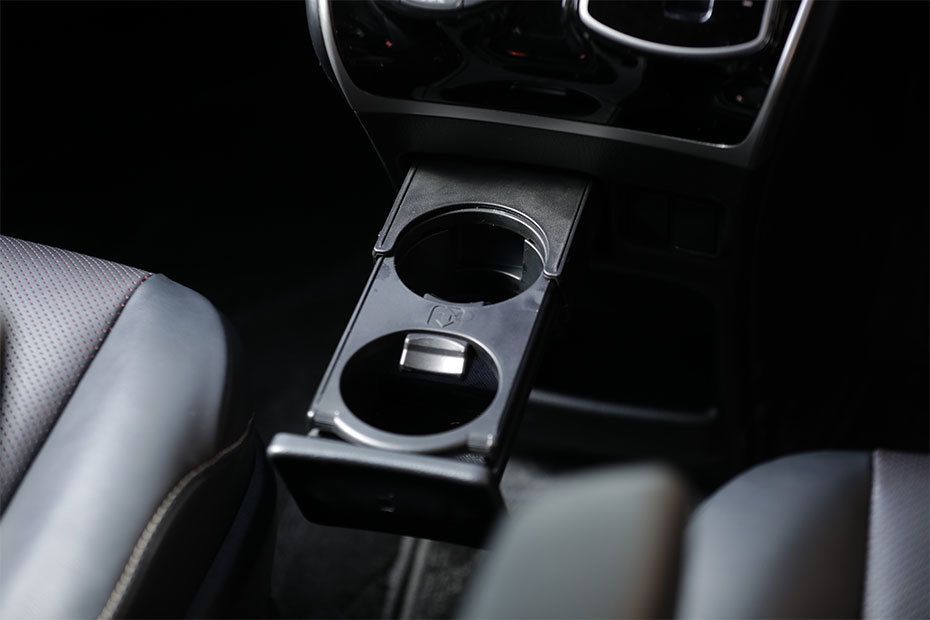 Tampak samping cup holder Voxy Tampak samping cup holder Voxy